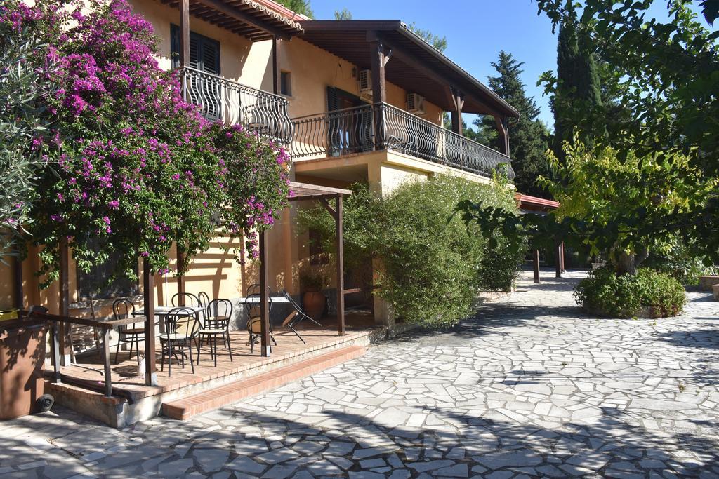 Azienda Agrituristica Biologica Il Querceto Santa Severina Екстер'єр фото